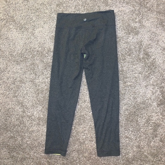 90 Degree by Reflex Gray & Yellow leggings sz XS - Picture 8 of 10